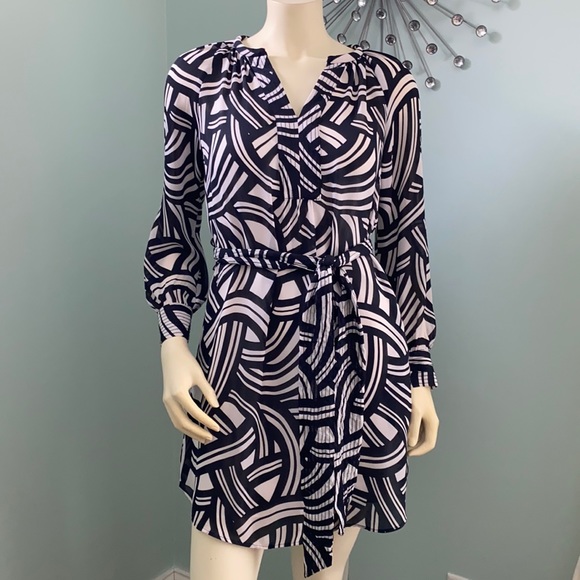 Banana Republic Dresses & Skirts - Worn Once Banana Republic Tie Waist Dress
